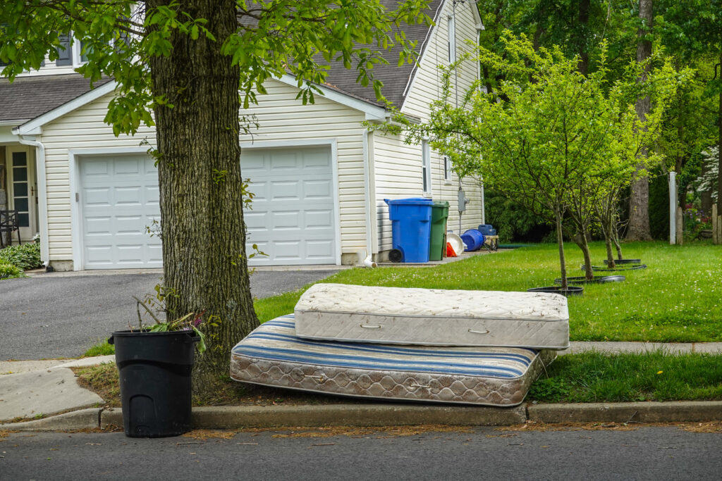 Mattress Removal: Leave It To The Pros